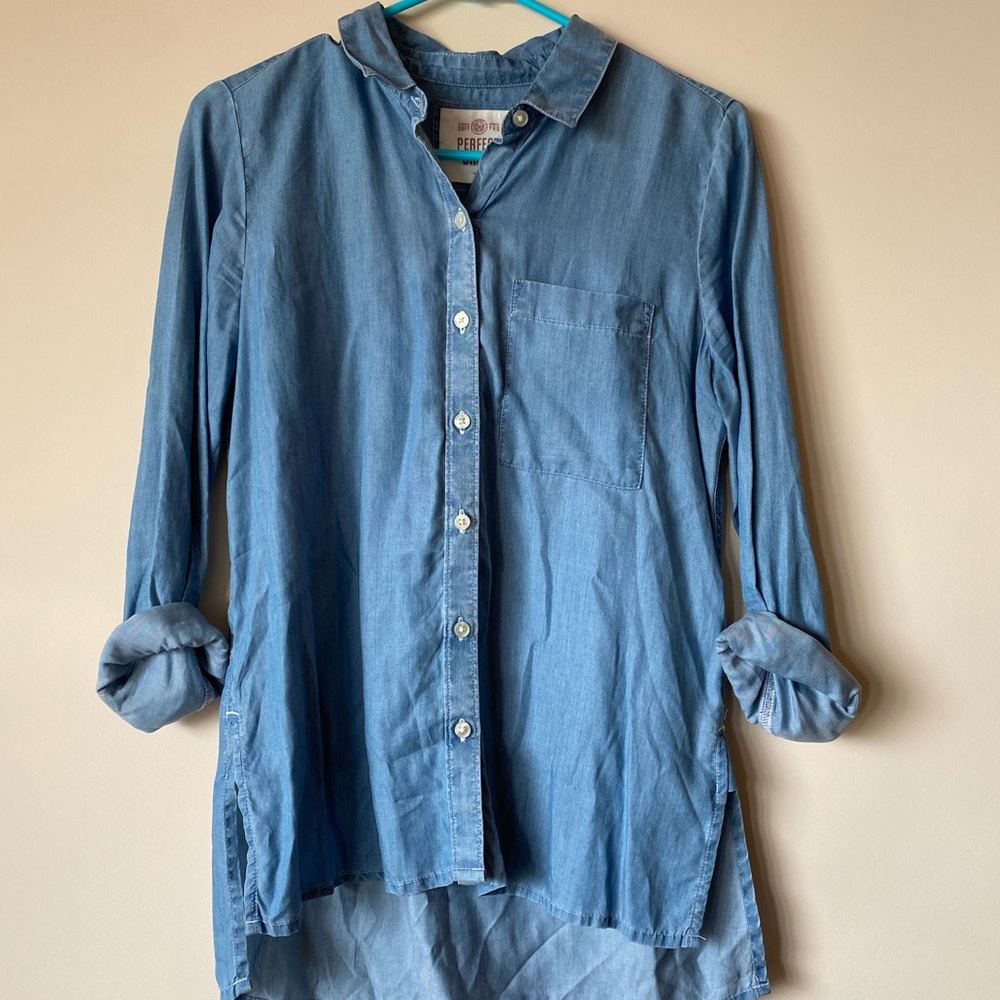 Comfortable, versatile chambray button up shirt